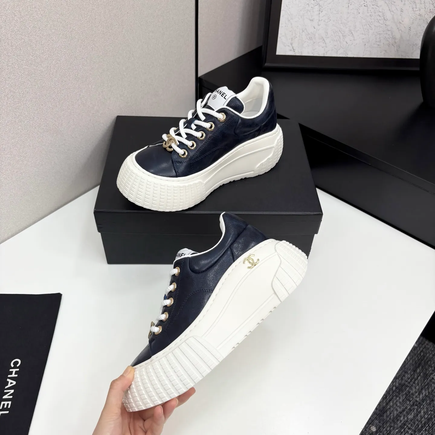 👟👟Ex-factory price 660👟👟 Chanel bread shoes ~ original calfskin panda shoes Chanel 25C latest hot style panda black and white sports shoes casual sneakers Xiaoxiang hot item classic black and white panda color coco girls must pay Fabric: original custom mixed sheepskin lining: original imported breathable mesh lining outsole: Original molded rubber + TPU combination Size: Women's 35-41